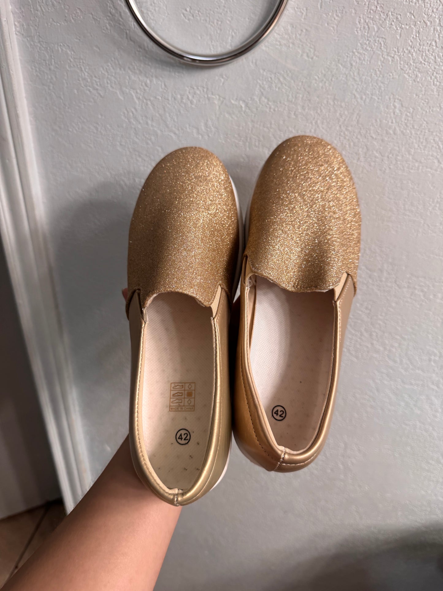 Gold glitter shoes sz 9