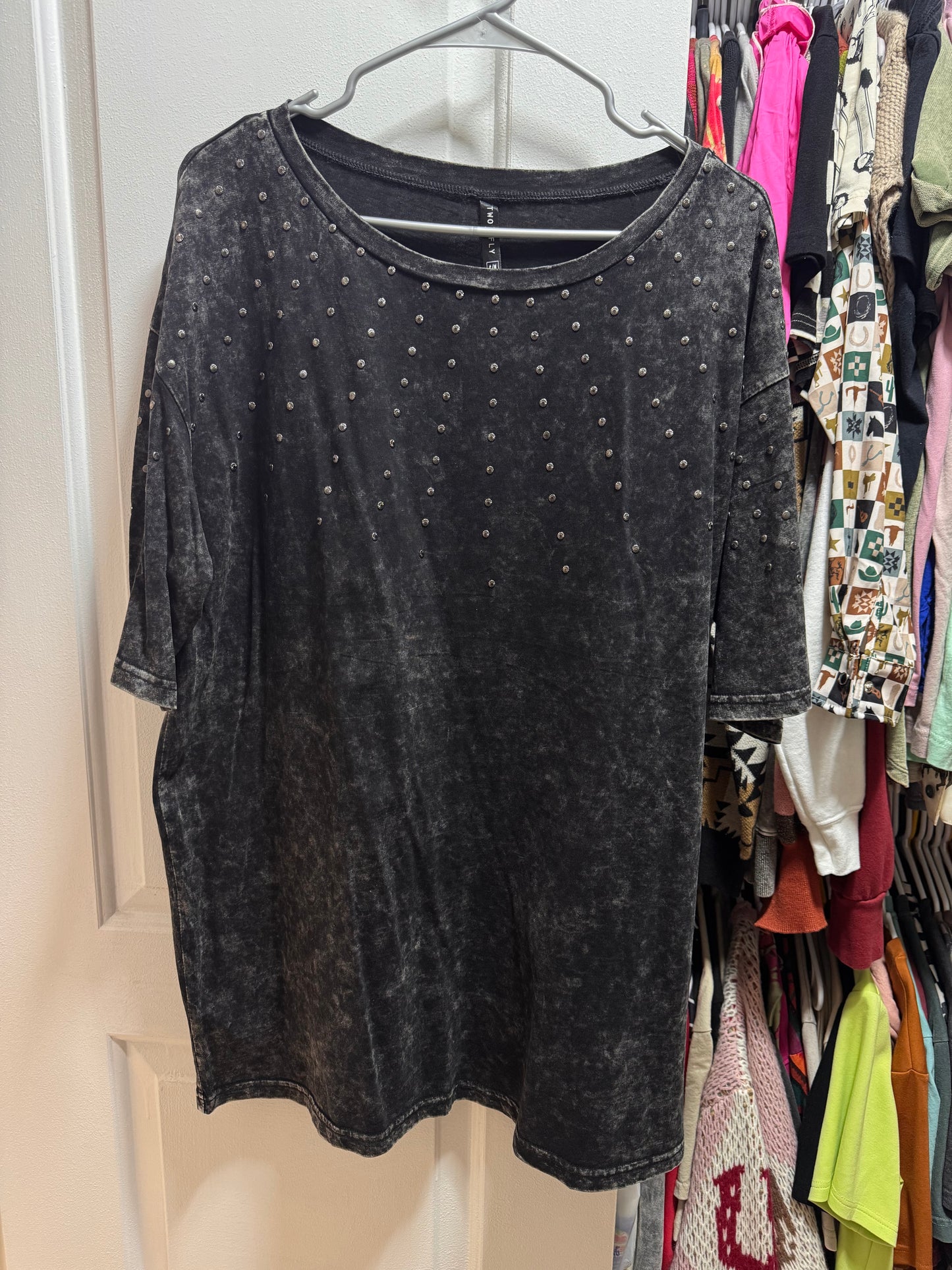 Black 2fly top with detail on top